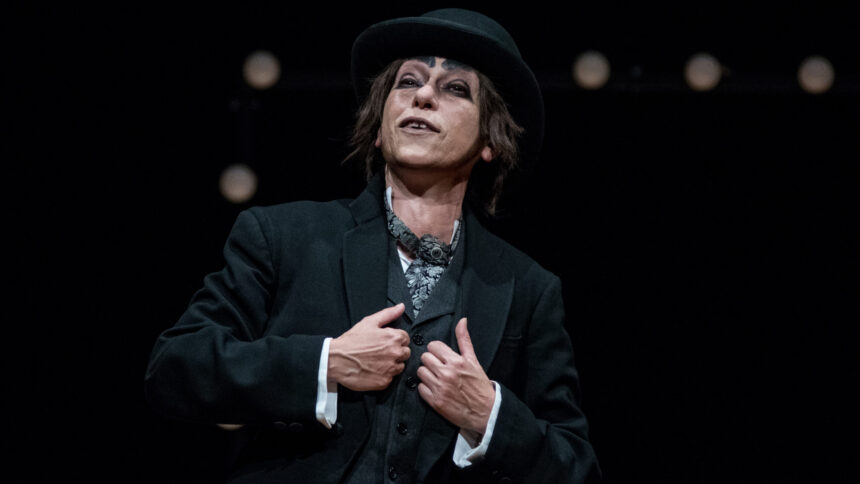 La scimmia “La scimmia” di Giuliana Musso in scena a Trieste a Hangar Teatri venerdì 10 e sabato 11 gennaio